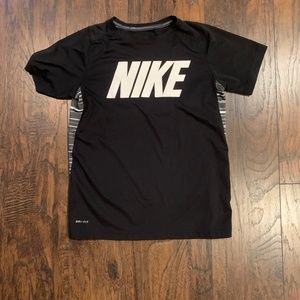 Nike tee shirt boys large